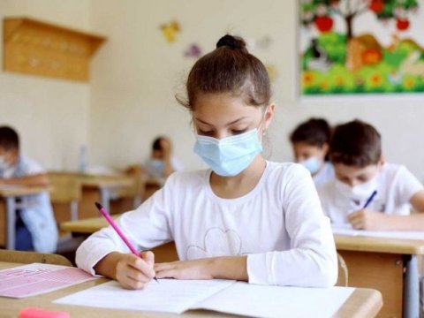 Bakıda daha bir məktəb distant tədrisə keçdi  