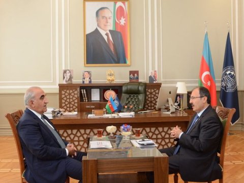 Türkiyənin Azərbaycandakı Səfiri Cahit Bağçı UNEC-də olub   