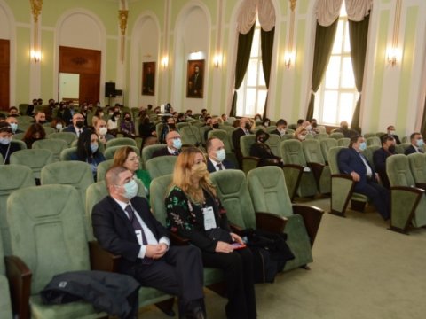UNEC-də “5.0 Cəmiyyətlərdə strateji, sosial və iqtisadi çağırışlar” mövzusunda beynəlxalq konfrans işə başlayıb
