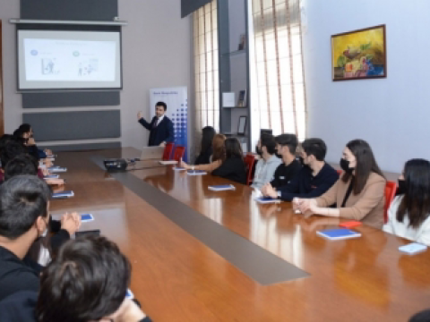 UNEC-in tələbələri pərakəndə bank məhsulları və xidmətləri haqqında məlumatlandırılıb
