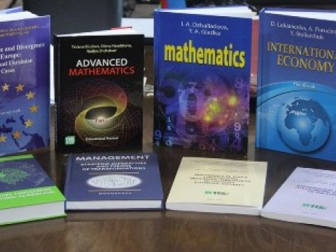 Kiyev Milli İqtisadiyyat Universiteti Mingəçevir Dövlət Universitetinə kitablar hədiyyə edib