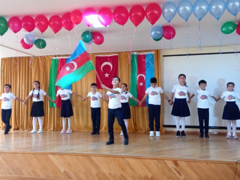 Paytaxt məktəblərində Zəfər Günü tədbirləri keçirilib-FOTO  