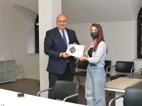 Beynəlxalq müsabiqədə birinci yeri tutan UNEC tələbəsi təltif olunub  
