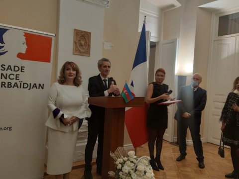 Azərbaycanlı müəllimə Fransanın ən nüfuzlu mükafatı təqdim olunub