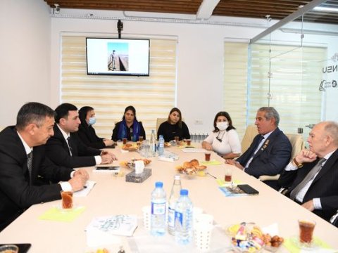 ADNSU-nun məzun şəhidinin şeir və xatirələrdən ibarət “Gözləyin, dağlar, gəlirəm” kitabının təqdimatı keçirilib