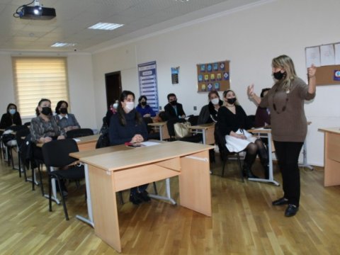 Ümumi təhsil müəssisələrində peşəyönümü xidmətinin təşkilinə dair təlimlərə başlanılıb