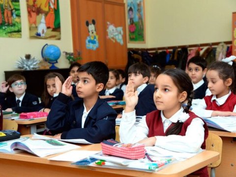 Oturaq şərait şagirdlərin sağlamlığına mənfi təsir göstərir -CİDDİ PROBLEM
