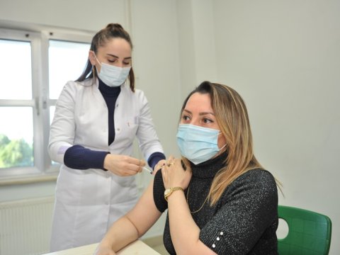 BMU əməkdaşlarının III doza vaksinasiya prosesi həyata keçirilir  