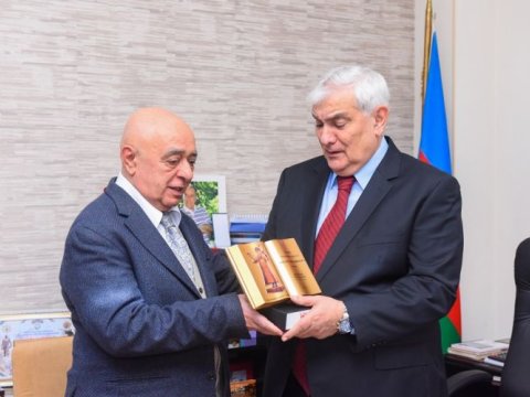 Kamal Abdullaya “Yaşayan Dədə Qorqud” mükafatı verildi 