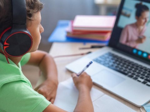 Rusiya məktəblisi \