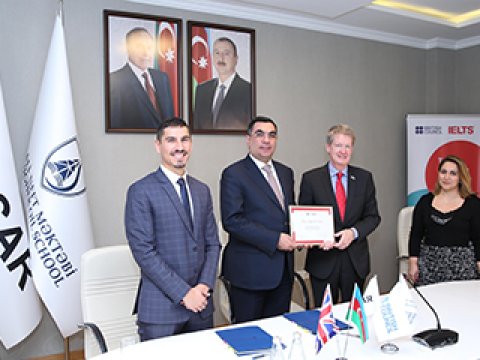 “British Council” Bakı Ali Neft Məktəbinə sertifikat təqdim edib
