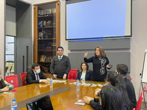 UNEC-də “İnsan alverinə qarşı mübarizə” mövzusunda maarifləndirici tədbir keçirilib-FOTO