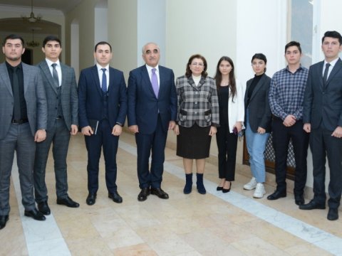 UNEC rektoru tələbə təşkilatlarının yeni seçilmiş sədrləri ilə görüşüb