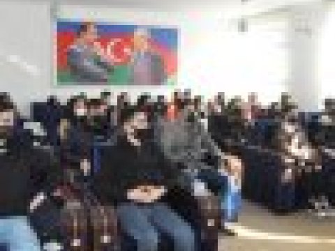 Mingəçevir Dövlət Universitetində debat mövzusunda məlumatlandırıcı görüş keçirilib