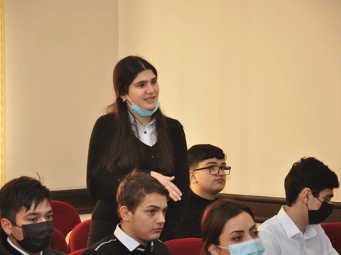 “Heydər Əliyev irsinin öyrənilməsi” mözusunda dərslər davam edir