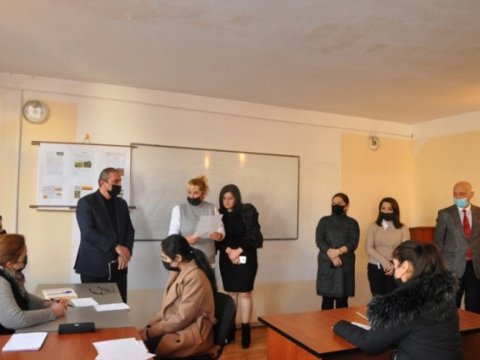 Mingəçevir Dövlət Universitetində valideynlər imtahanları müşahidə ediblər-FOTO