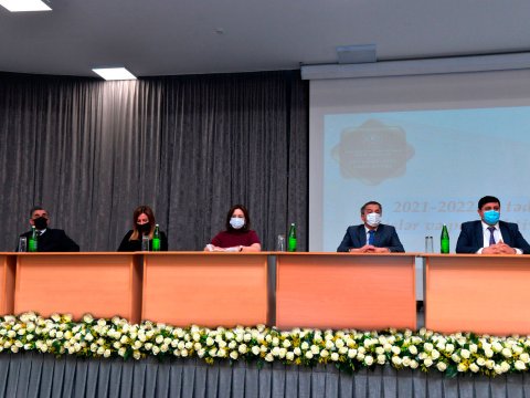 Məktəb direktorları ilə görüş keçirilib