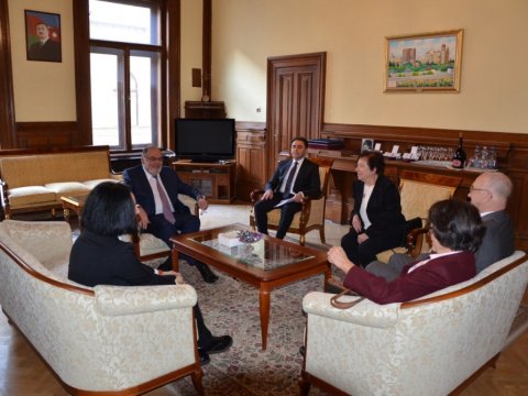 ADNSU-nun 100 illiyi yubiley medalı macarıstanlı veteran məzunlarına təqdim edilib