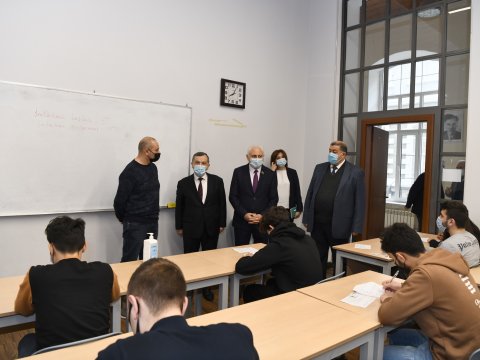 İctimai Etimad Şurasının üzvləri ADNSU-da imtahan prosesini izləyiblər