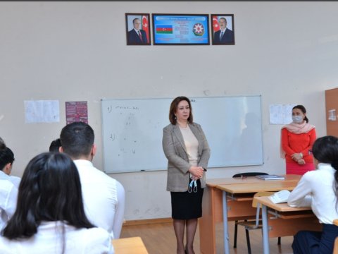 İdarə müdiri 20 Yanvara həsr olunmuş xüsusi dərsləri izləyib-FOTO