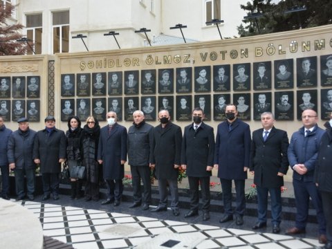 UNEC kollektivi Ümumxalq Hüzn Günündə şəhidlərin xatirəsini yad edib