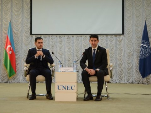 UNEC tələbələri Gənclər Günündə millət vəkili Naqif Həmzəyevlə görüşüblər