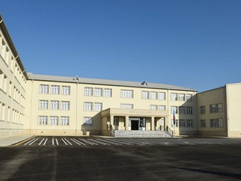 Şagirdlər müəllimi göz yaşları içində təqaüdə yola saldılar-VİDEO