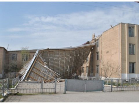 Güclü külək bu məktəblərə ziyan vurdu - SİYAHI 