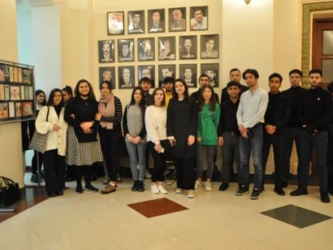 Tələbələr teatr günündə sertfikat aldılar 
