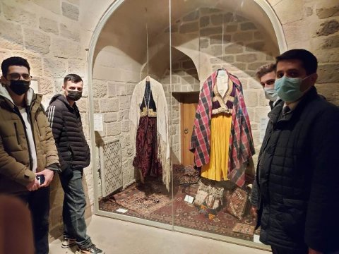 Maliyyə və mühasibat fakültəsinin kollektivi Şirvanşahlar Sarayında olub-UNEC