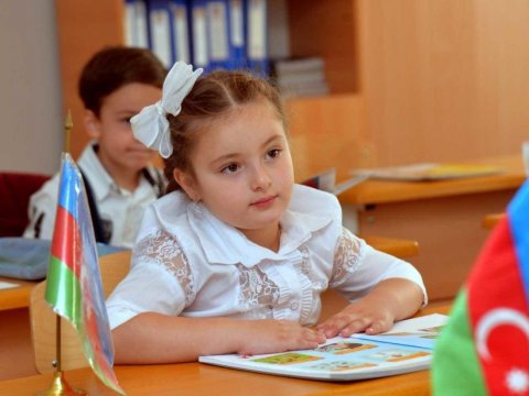 Şagirdlərin elektron yerdəyişməsi davam edir      