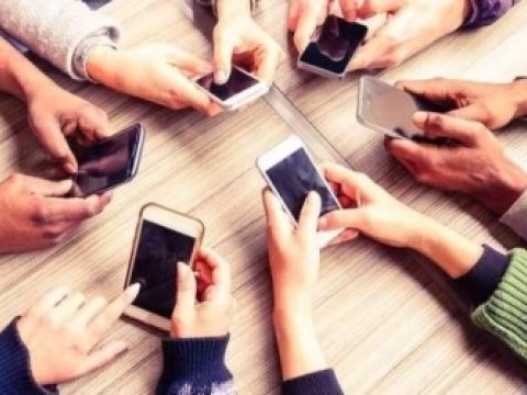 Oksford Universiteti: Mobil telefon və smartfonların beyin şişi yaratması fikri absurddur