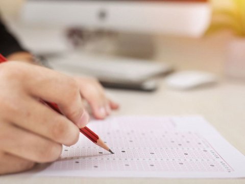 İmtahanlar başa çatdı-Bir nəfər telefona görə qovuldu