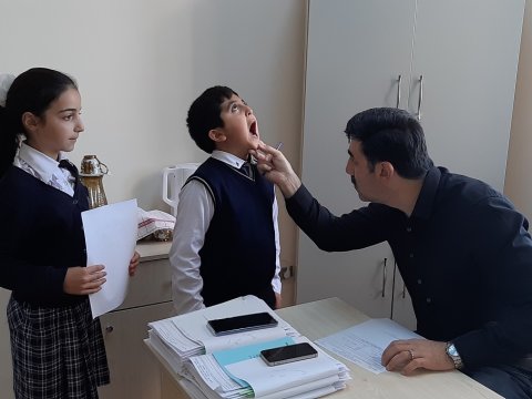 Poliklinikalar şagirdlərə 20 manatlıq “sağlamlıq arayışı” verir - Rəsmilər fakt istəyir  