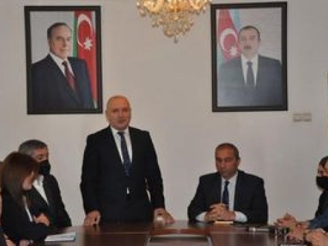 Tanınmış yazıçı-publisist müəllim və tələbələrlə görüşüb