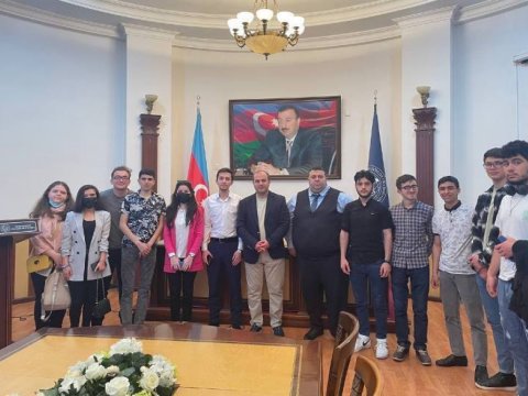 UNEC-də “Fərdi inkişaf” mövzusunda təlim keçirilib