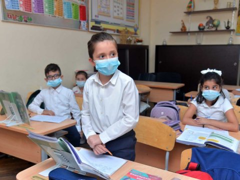 Təhsil müəssisələrində maska taxmaq məcburi deyil-RƏSMİ