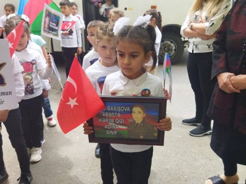  Müəllimdən örnək addım – Şagirdləri  xanım şəhidin evinə apardı-FOTOLAR