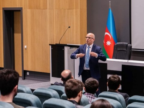 UNEC tələbələri üçün postpandemiya dövründə biznes istiqamətləri haqqında təlim keçirilib