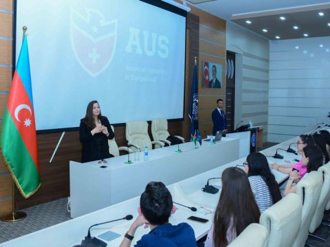UNEC tələbələri üçün Unibroad təhsil portalının təqdimatı keçirilib
