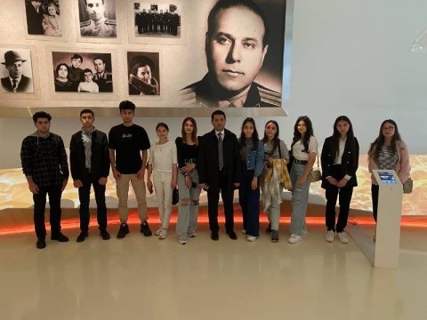 Maliyyə və mühasibat fakültəsinin kollektivi Heydər Əliyev Mərkəzində olub