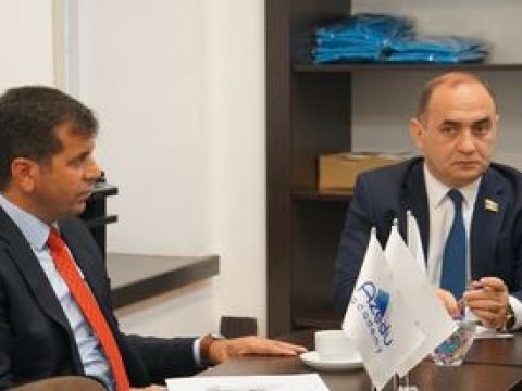 Deputatlar təhsil jurnalistləri ilə görüşdülər – AzEdu-da faydalı müzakirə-FOTOLAR