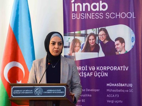 UNEC-də təlim: “Karyera Planlaması və Excelin karyerada əhəmiyyəti”-FOTOLAR