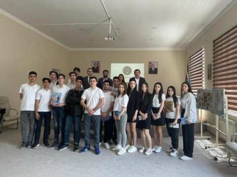 UNEC-in Maliyyə və mühasibat fakültəsinin nümayəndələri Bakı məktəblərində olublar