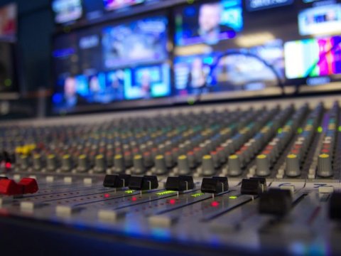 Valideynlər məktəblilərə bayağı verilişlərə baxmağa  icazə verməməlidir-Media mütəxəssisi