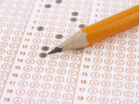 Şəhadətnamə almaq istəyən namizədlər üçün test imtahanı keçirilir