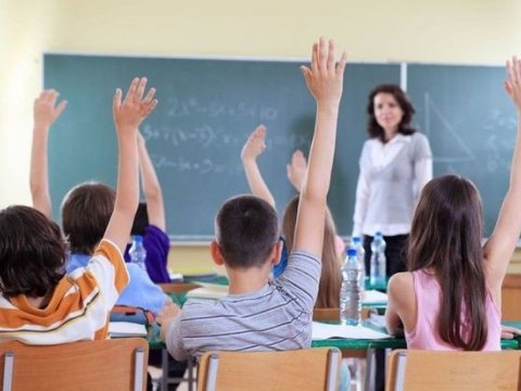 Kafedra müdirindən etiraz: “Dərs yükünün azı 500 saat olması səhvdir, dərsin keyfiyyətinə mənfi təsir edir”