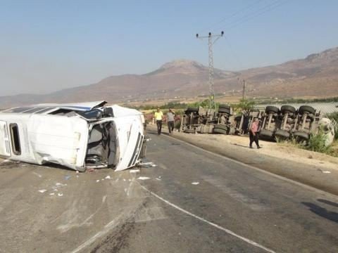 Şagirdləri daşıyan avtobus yük maşını ilə toqquşdu - Yaralılar var