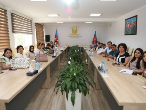   Biologiya fənni üzrə kurikulumun müzakirəsi təşkil olunub      