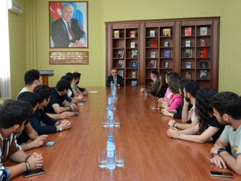 UNEC Yaradıcılıq Mərkəzinin üzvlərinə təşəkkürnamələr təqdim olundu-FOTO